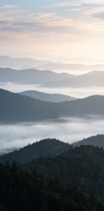 Example of the Fog-Layered Mountains style